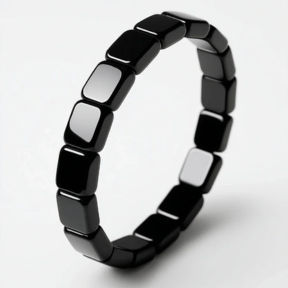 Detalle de pulsera de hematita negra masculina Hora Paris